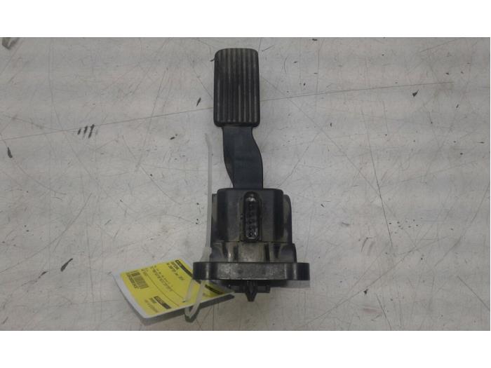 Accelerator pedal from a Volkswagen Crafter 2.0 TDI 16V 2014