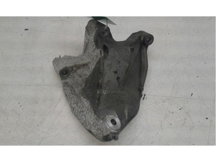 Used Engine mount Volkswagen Crafter 2.0 TDI 16V Price € 51,45 Margin scheme offered by Wessel Parts & Service B.V.