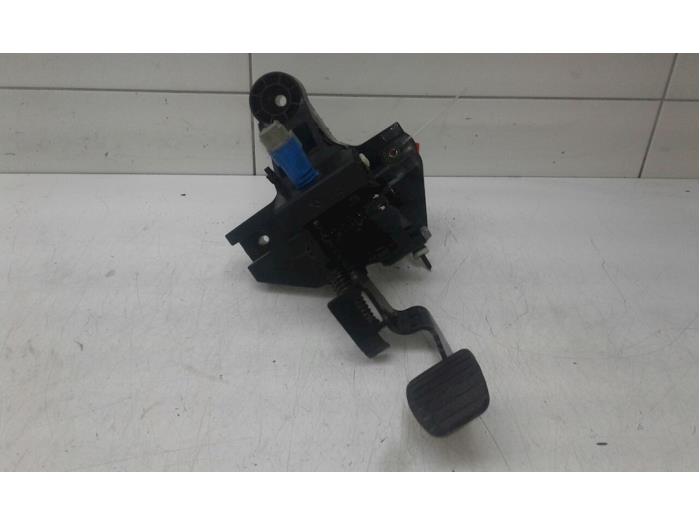 Opel Vivaro Clutch pedals stock
