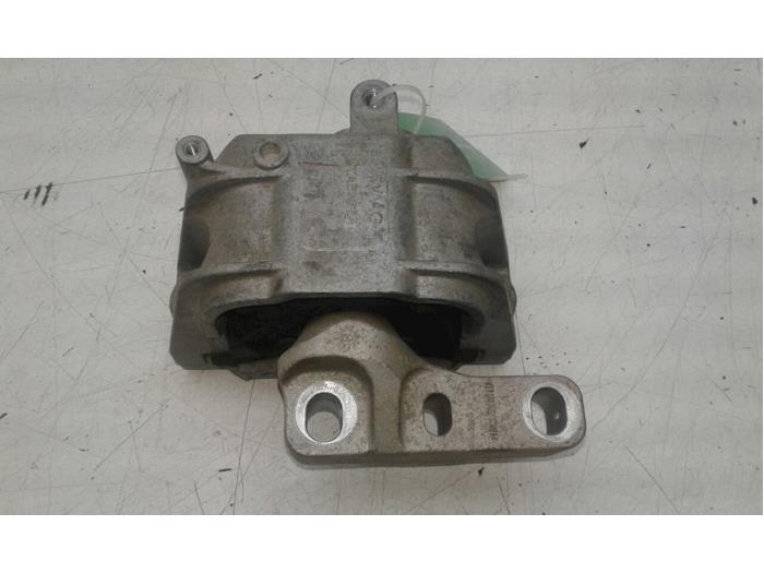 Used Engine mount Volkswagen Jetta III (1K2) 2.0 GLI 16V Price € 51,45 Margin scheme offered by Wessel Parts & Service B.V.
