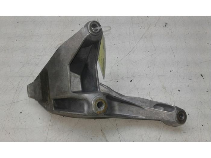 Usagé Support moteur Audi A4 Avant (B8) 2.0 TDI 16V Prix € 51,45 Règlement à la marge proposé par Wessel Parts & Service B.V.