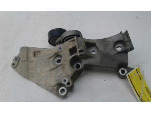 Support dynamo bas d'un Mercedes-Benz Citan (415.6) 1.5 109 CDI 2015