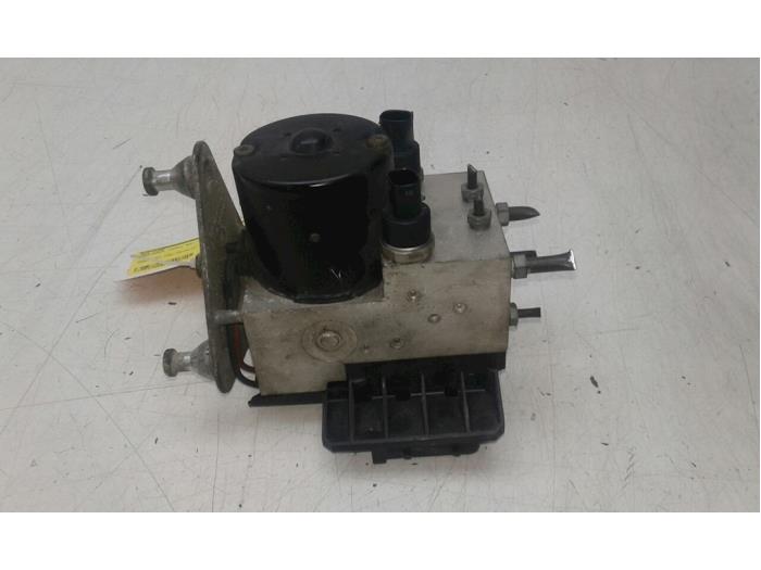 Usagé Bloc ABS Mercedes Vaneo (W414) 1.7 CDI 16V Prix € 51,45 Règlement à la marge proposé par Wessel Parts & Service B.V.