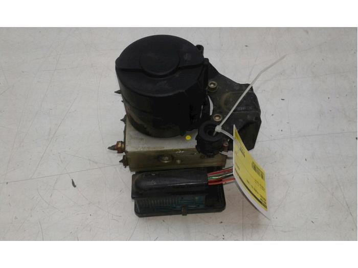 Gebrauchte ABS Pumpe Mercedes C (W202) 1.8 C-180 16V Preis € 51,45 Margenregelung angeboten von Wessel Parts & Service B.V.