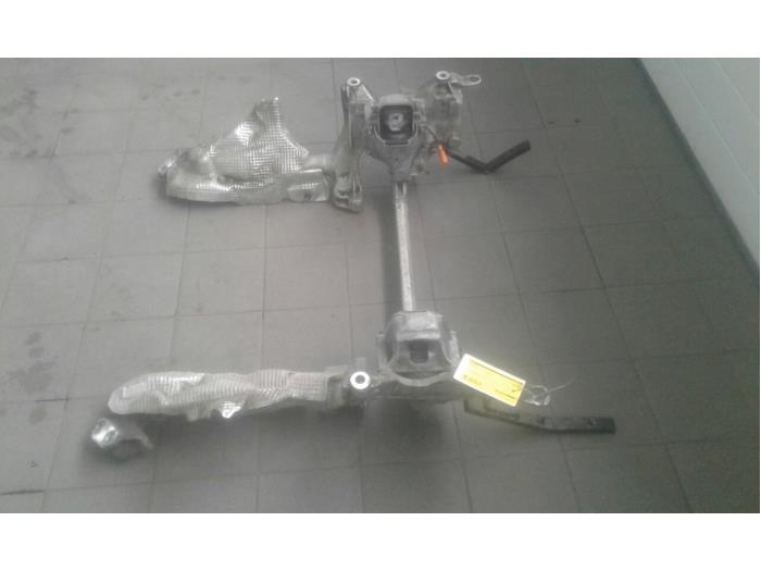 Begagnade Underram Audi A4 Avant Quattro (B8) 2.0 TFSI 16V Pris € 93,45 Marginaltabell erbjuds av Wessel Parts & Service B.V.
