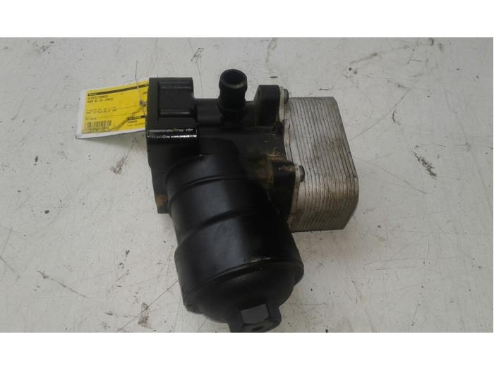 Oil filter housing from a Audi A1 (8X1/8XK) 1.6 TDI 16V 2012