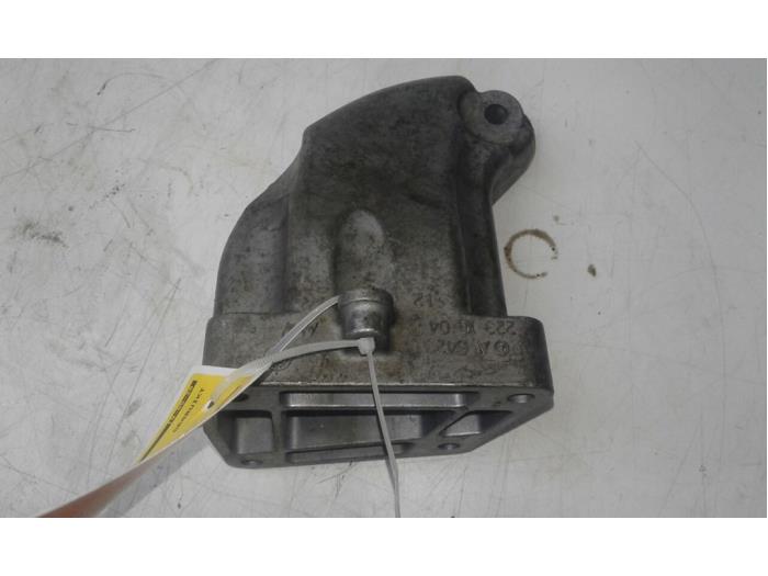 Usagé Support moteur Mercedes E (C207) E-350 CDI V6 24V Prix € 61,95 Règlement à la marge proposé par Wessel Parts & Service B.V.