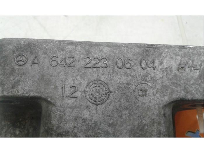 Used Engine mount Mercedes E (C207) E-350 CDI V6 24V Price € 61,95 Margin scheme offered by Wessel Parts & Service B.V.