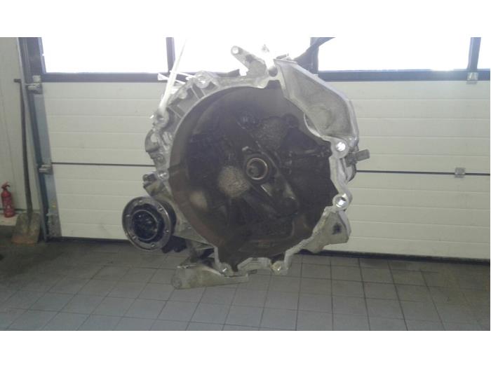 Used Gearbox Volkswagen Polo IV (9N1/2/3) 1.2 12V Price € 399,00 Margin scheme offered by Wessel Parts & Service B.V.
