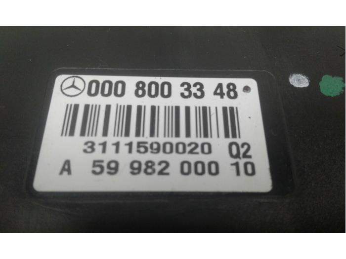 Pompe à vide verrouillage électrique des portes d'un Mercedes-Benz E (R207) E-220 CDI 16V BlueEfficiency 2011