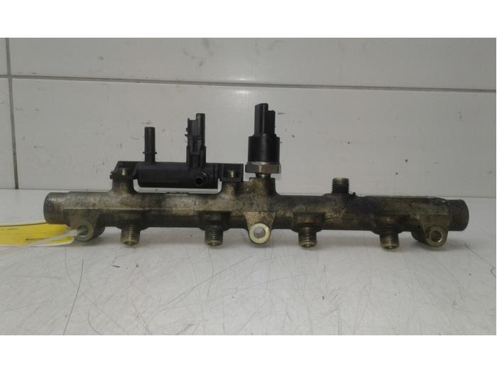 Gebrauchte Einspritzgehäuse Peugeot 807 2.0 HDi 16V FAP Preis € 82,95 Margenregelung angeboten von Wessel Parts & Service B.V.