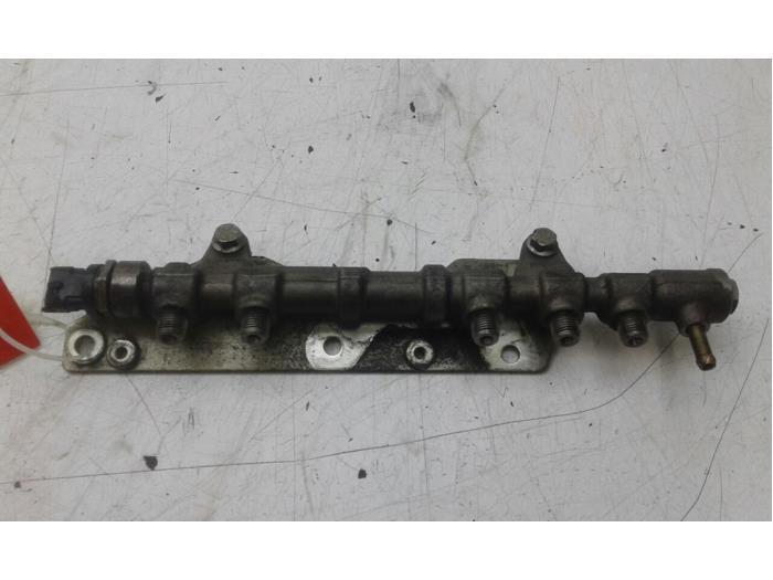 Gebrauchte Einspritzgehäuse Opel Combo 1.3 CDTI 16V ecoFlex Preis € 61,95 Margenregelung angeboten von Wessel Parts & Service B.V.