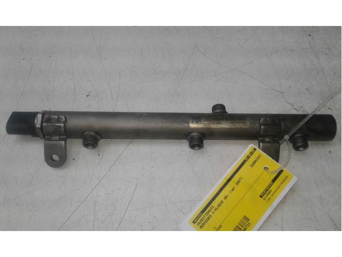Gebrauchte Einspritzgehäuse Mercedes C (W204) Preis € 68,25 Margenregelung angeboten von Wessel Parts & Service B.V.