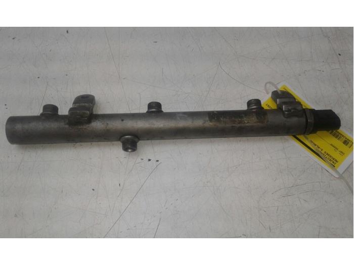 Gebrauchte Einspritzgehäuse Mercedes S (W221) 3.0 S-320 CDI 24V Preis € 68,25 Margenregelung angeboten von Wessel Parts & Service B.V.
