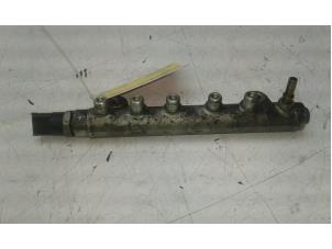 Used Injector housing Opel Movano (4A1; 4A2; 4B2; 4B3; 4C2; 4C3) 2.5 CDTI Price € 59,00 Margin scheme offered by Autobedrijf G.H. Wessel B.V.