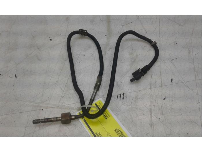 Usagé Sensor température d’échappement Mercedes E (W212) E-200 CDI 16V BlueEfficiency,BlueTEC Prix € 40,95 Règlement à la marge proposé par Wessel Parts & Service B.V.
