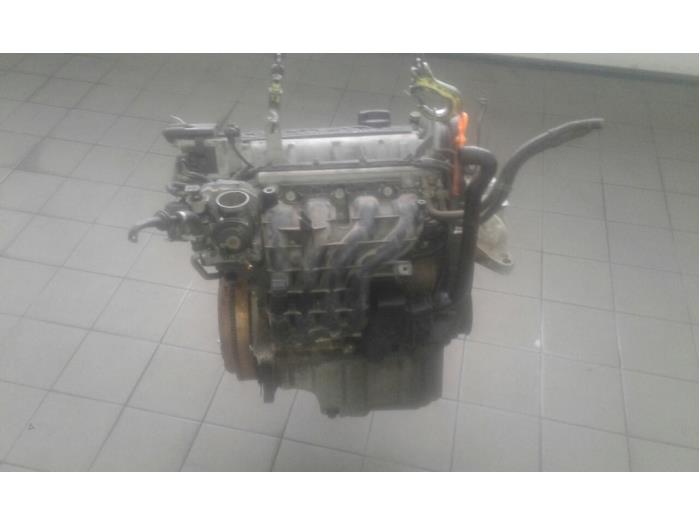 Motor de un Volkswagen Golf IV (1J1) 1.4 16V 1999