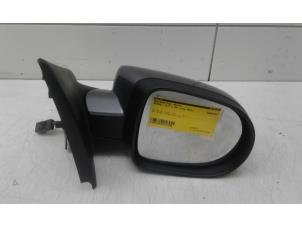 Used Wing mirror, right Renault Clio III (BR/CR) 1.2 16V 75 Price € 65,00 Margin scheme offered by Autobedrijf G.H. Wessel B.V.