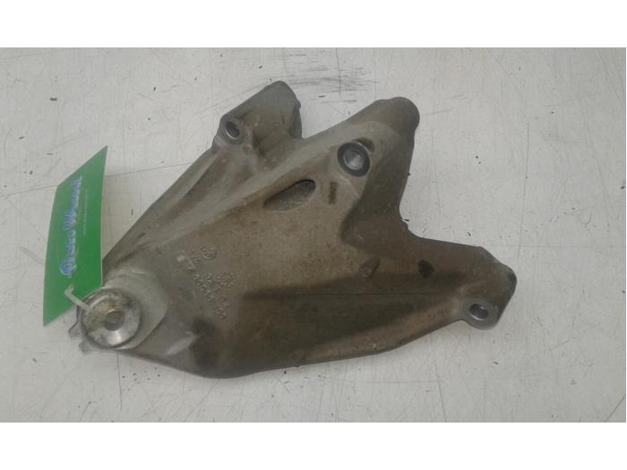 Used Engine mount Volkswagen Crafter 2.0 TDI 16V Price € 51,45 Margin scheme offered by Wessel Parts & Service B.V.