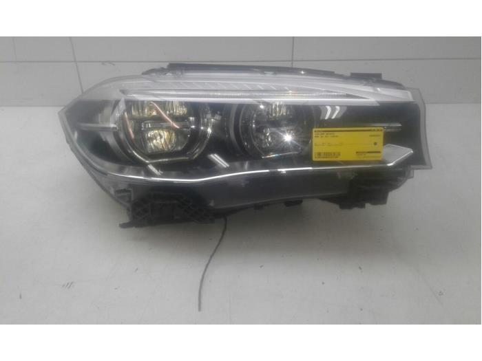 Używane Reflektor prawy BMW X6 (F16) Cena € 1.048,95 Procedura marży oferowane przez Wessel Parts & Service B.V.