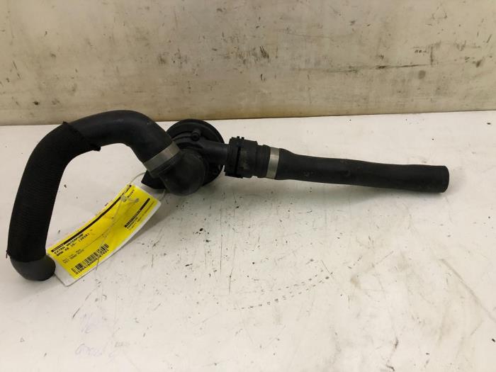 Begagnade Extra vattenpump BMW X6 (F16) Pris € 93,45 Marginaltabell erbjuds av Wessel Parts & Service B.V.