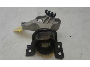 Used Engine mount Renault Clio IV (5R) 1.5 Energy dCi 90 FAP Price € 45,00 Margin scheme offered by Autobedrijf G.H. Wessel B.V.