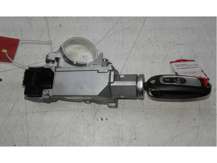 Begagnade Fjärrkontrollset Opel Astra K Sports Tourer 1.0 Turbo 12V Pris på förfrågan erbjuds av Wessel Parts & Service B.V.