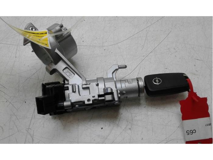 Begagnade Fjärrkontrollset Opel Meriva (B) 1.4 16V Ecotec Pris på förfrågan erbjuds av Wessel Parts & Service B.V.