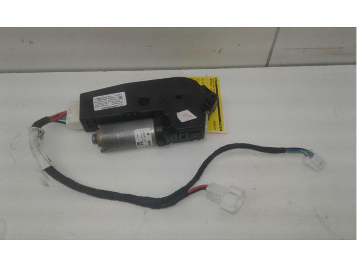Używane Silnik szyberdachu Mercedes GLC (X253) 3.0 350d V6 24V 4-Matic Cena € 183,75 Procedura marży oferowane przez Wessel Parts & Service B.V.