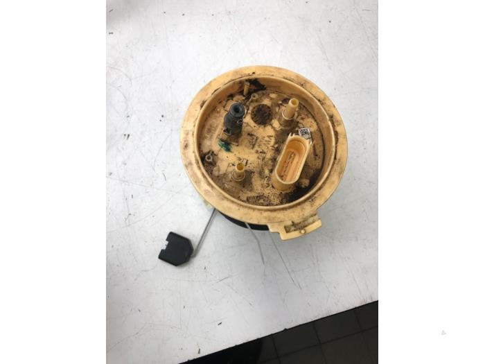 Usagé Pompe d'injection Volkswagen Passat Alltrack (365) 2.0 TDI 16V 140 4Motion Prix € 73,50 Règlement à la marge proposé par Wessel Parts & Service B.V.