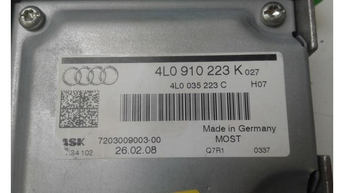 Radio amplifier from a Audi Q7 (4LB) 3.0 TDI V6 24V 2008