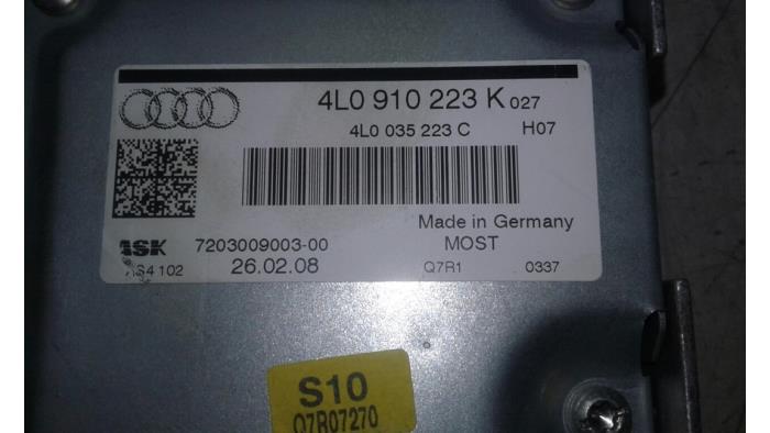 Radioverstärker van een Audi Q7 (4LB) 3.0 TDI V6 24V 2008