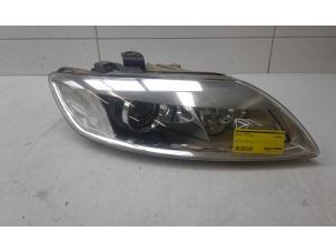 Used Headlight, right Audi Q7 (4LB) 3.0 TDI V6 24V Price on request offered by Autobedrijf G.H. Wessel B.V.