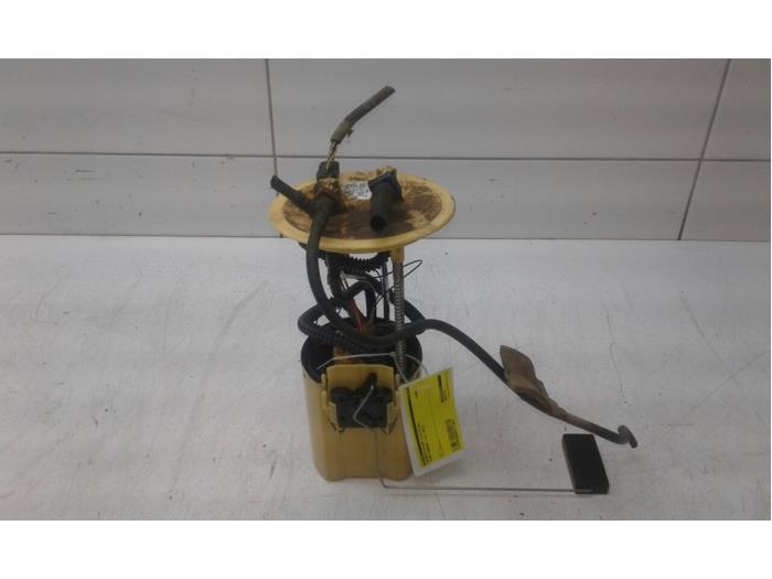 Electric fuel pump from a Ford Ranger 2.2 TDCi 16V 150 4x4 2013