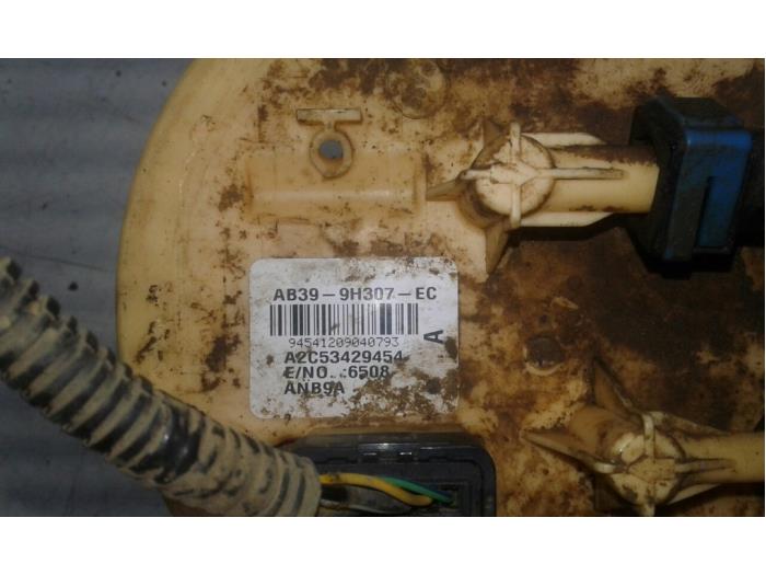 Electric fuel pump from a Ford Ranger 2.2 TDCi 16V 150 4x4 2013
