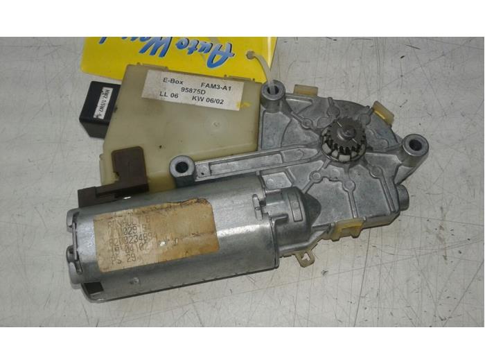 Używane Silnik szyberdachu Renault Laguna II (BG) 1.9 dCi 120 Cena € 51,45 Procedura marży oferowane przez Wessel Parts & Service B.V.