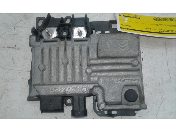 Usagé Ordinateur divers Opel Crossland (X) 1.2 Turbo 12V Euro 6 Prix € 51,45 Règlement à la marge proposé par Wessel Parts & Service B.V.
