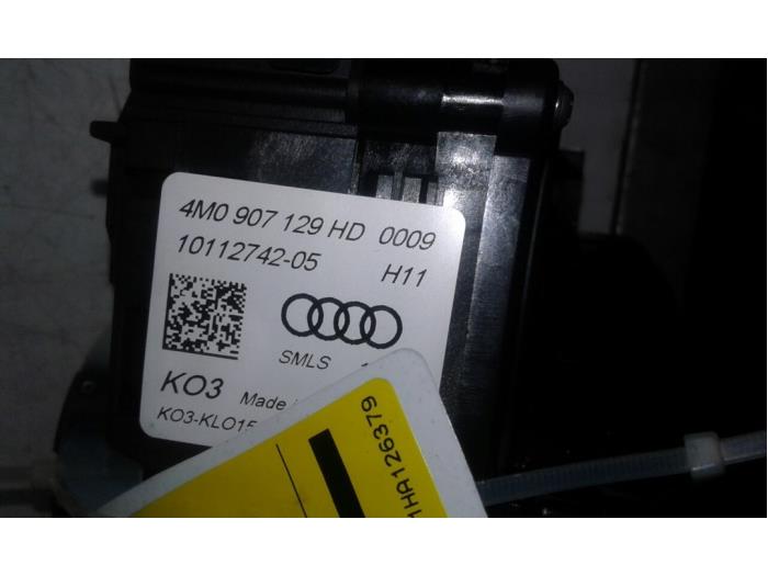 Interruptor combinado columna de dirección de un Audi A4 Allroad Quattro (B9) 3.0 TDI V6 24V 2017