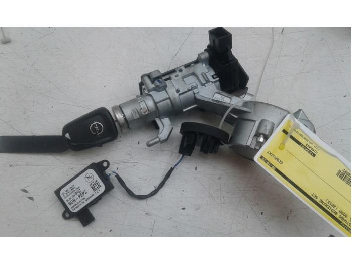 Begagnade Fjärrkontrollset Opel Adam 1.4 16V Pris på förfrågan erbjuds av Wessel Parts & Service B.V.