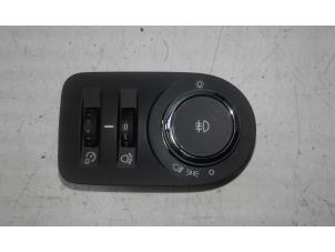 Gebrauchte Licht Schalter Opel Adam 1.2 16V Preis € 29,00 Margenregelung angeboten von Autobedrijf G.H. Wessel B.V.