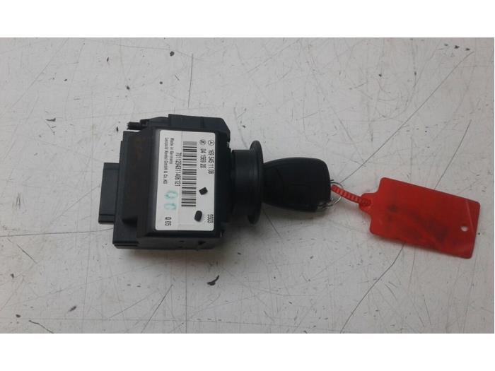 Begagnade Fjärrkontrollset Mercedes B (W245) 2.0 B-180 CDI 16V Pris på förfrågan erbjuds av Wessel Parts & Service B.V.