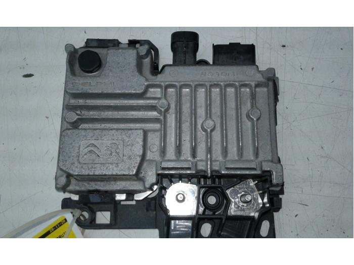 Usagé Ordinateur divers Opel Crossland (X) 1.2 Turbo 12V Euro 6 Prix € 51,45 Règlement à la marge proposé par Wessel Parts & Service B.V.