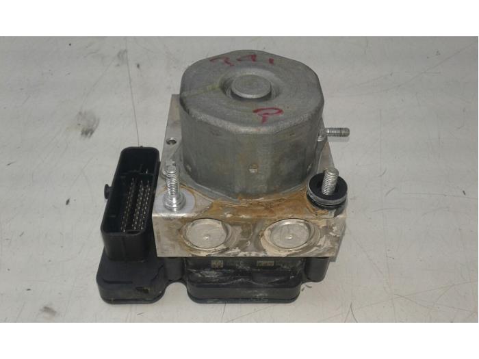 ABS pump Nissan Qashqai 1.3 DIG-T 140 16V - 47660HV70A HR13