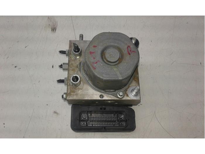 Usagé Bloc ABS Nissan Qashqai (J11) 1.3 DIG-T 140 16V Prix sur demande proposé par Wessel Parts & Service B.V.