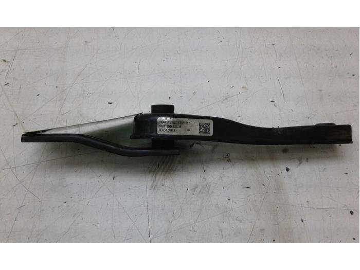 Used Engine mount Volkswagen Golf VII (AUA) 1.0 TSI 12V Price € 51,45 Margin scheme offered by Wessel Parts & Service B.V.