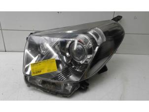 Used Headlight, left Toyota iQ 1.0 12V VVT-i Price on request offered by Autobedrijf G.H. Wessel B.V.