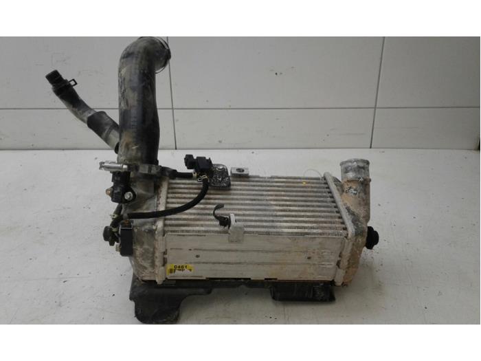 Usados Intercooler Kia Stonic (YB) 1.0i T-GDi 12V Precio € 72,45 Norma de margen ofrecido por Wessel Parts & Service B.V.