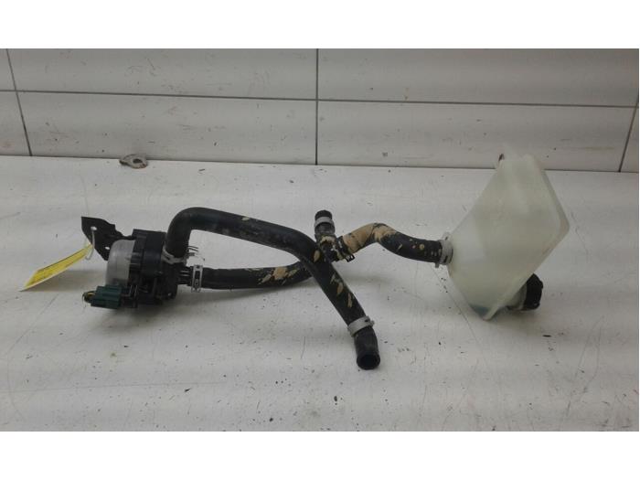 Gebrauchte Wasserpumpe Nissan Leaf (ZE1) Preis auf Anfrage angeboten von Wessel Parts & Service B.V.