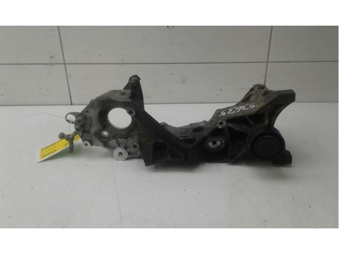 Usagé Support dynamo haut Audi A4 Avant (B8) 2.0 TDI 16V Prix € 78,75 Règlement à la marge proposé par Wessel Parts & Service B.V.