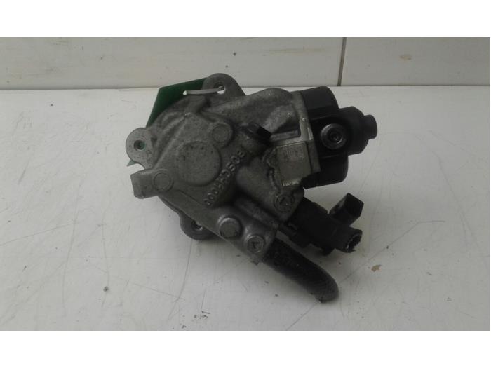 Begagnade Dieselpump Volkswagen Tiguan (5N1/2) Pris € 183,75 Marginaltabell erbjuds av Wessel Parts & Service B.V.